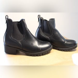 Solid cute boots, like your favorite little black dress. Slight wear. Loved them